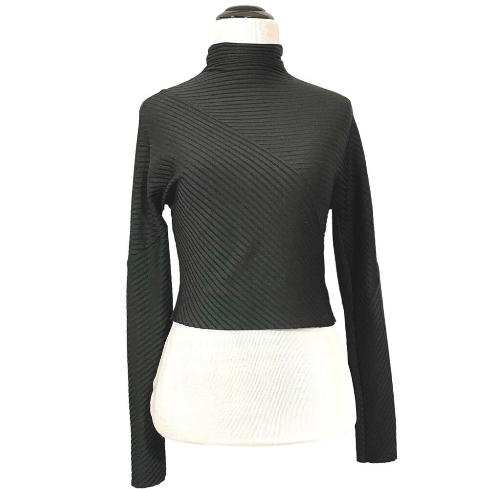 Zara W & B Cropped Mockneck Long Sleeve Tee - Black - Medium